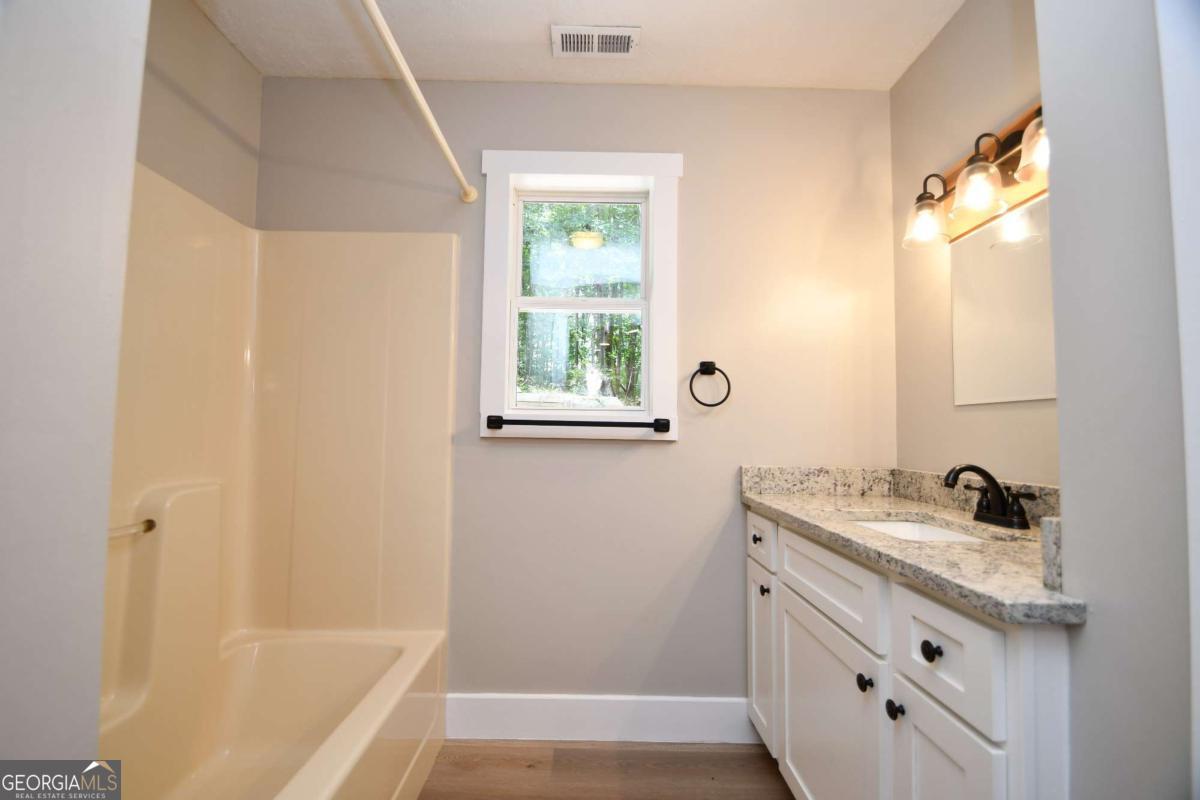 257 Lake Place Drive Lavonia GA 30553