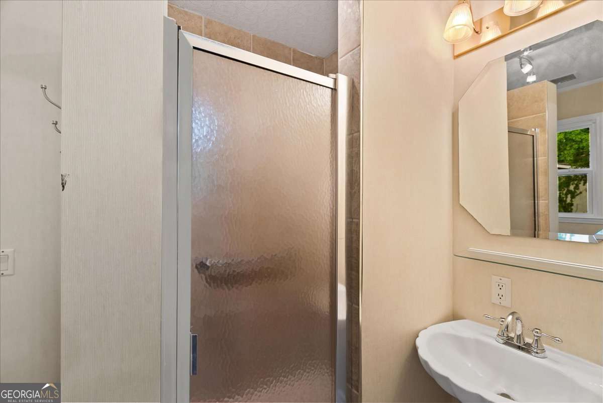 206 Victory Drive Calhoun GA 30701