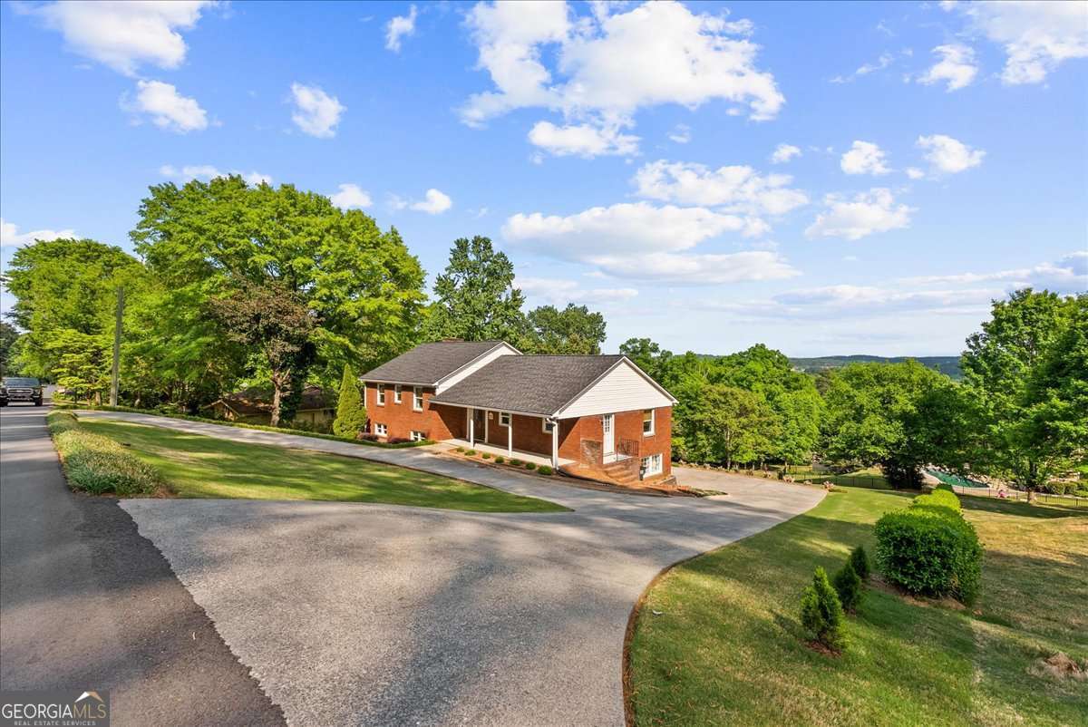 206 Victory Drive Calhoun GA 30701