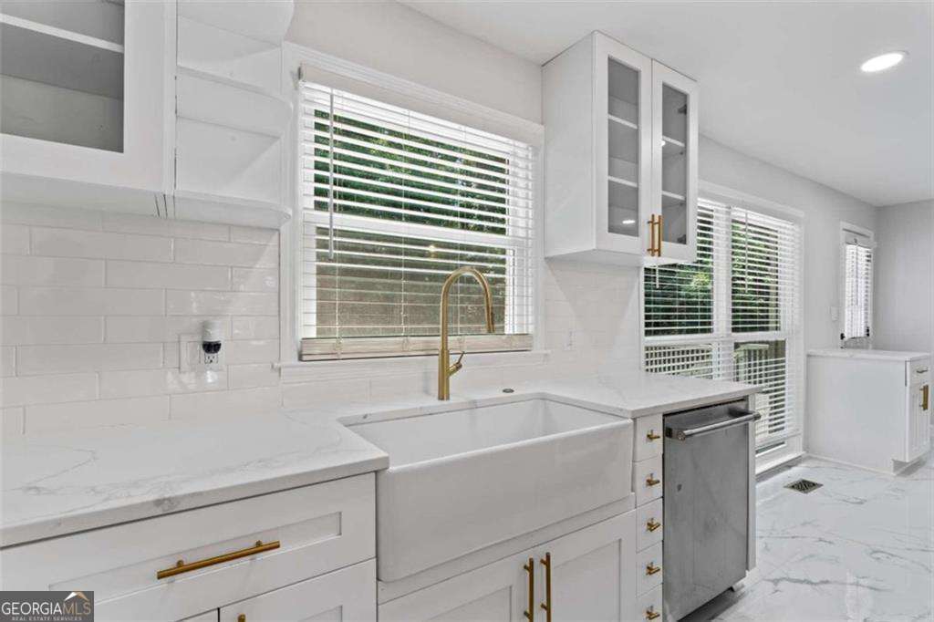 2023 Stoneleigh Drive Stone Mountain GA 30087