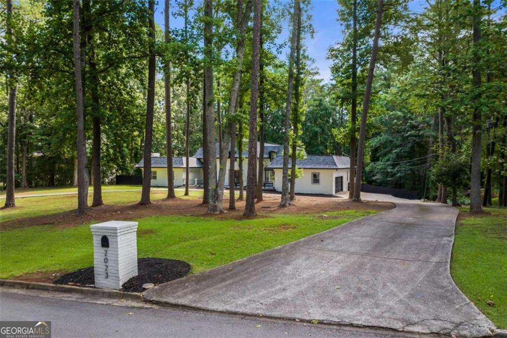 2023 Stoneleigh Drive Stone Mountain GA 30087