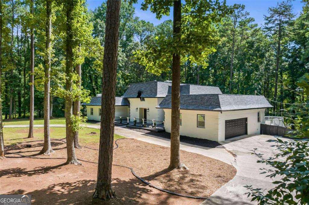 2023 Stoneleigh Drive Stone Mountain GA 30087