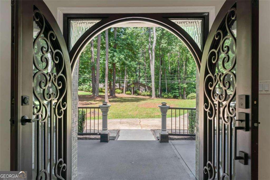 2023 Stoneleigh Drive Stone Mountain GA 30087