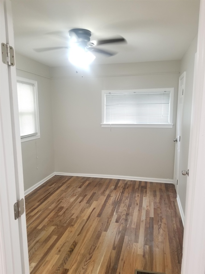 2467 Calvin Avenue East Point GA 30344