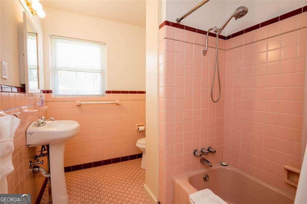 1538 Beech Valley Way Atlanta GA 30306