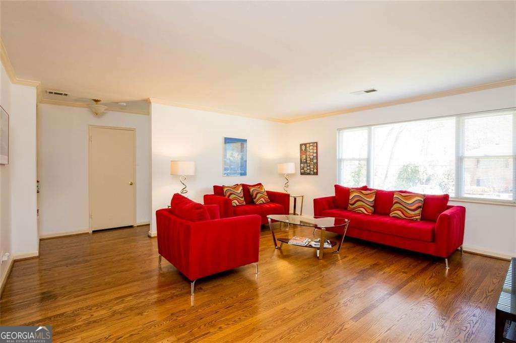 1538 Beech Valley Way Atlanta GA 30306