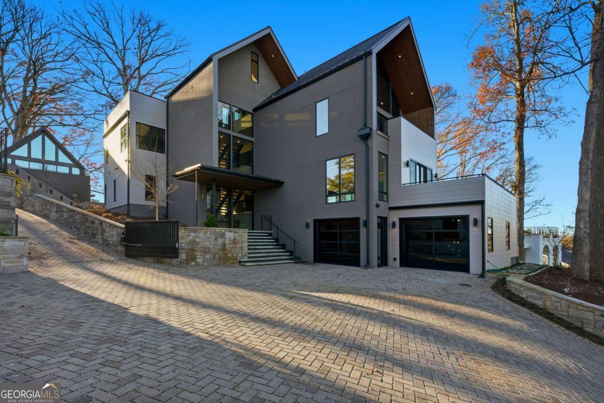 1033 Reeder Circle NE Atlanta GA 30306