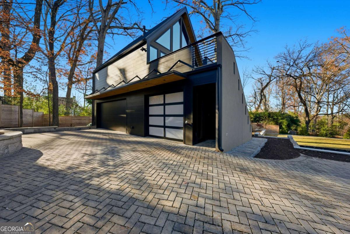 1033 Reeder Circle NE Atlanta GA 30306