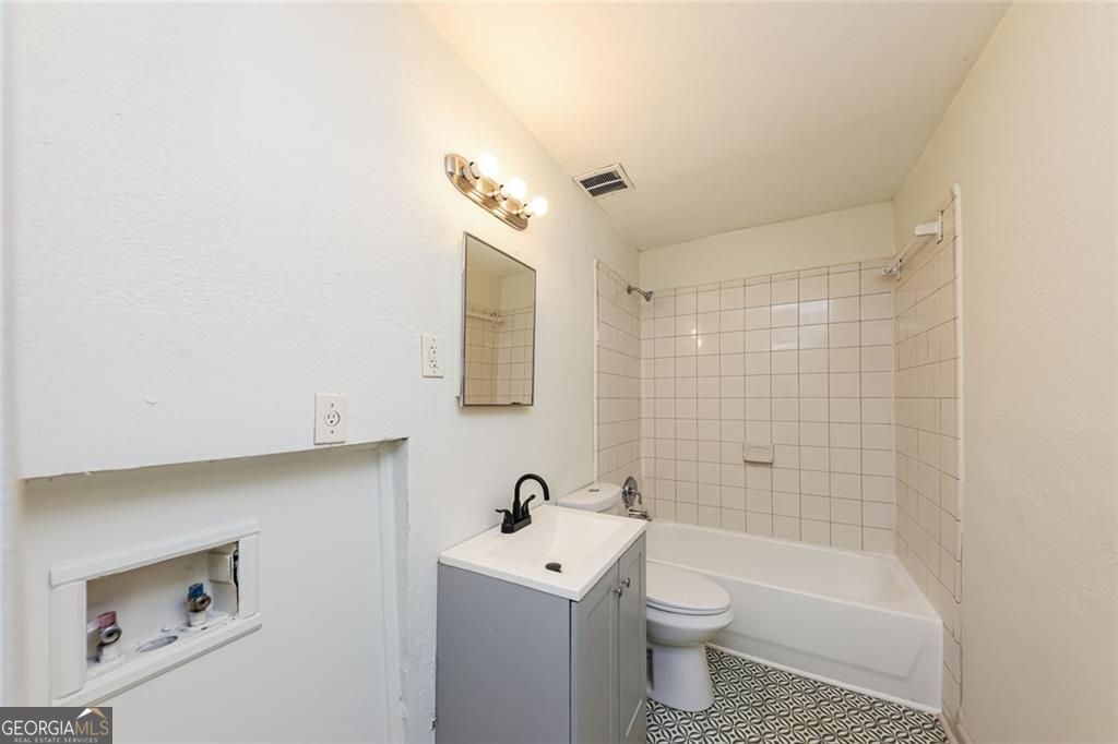 210 Oak Drive SE Atlanta GA 30354