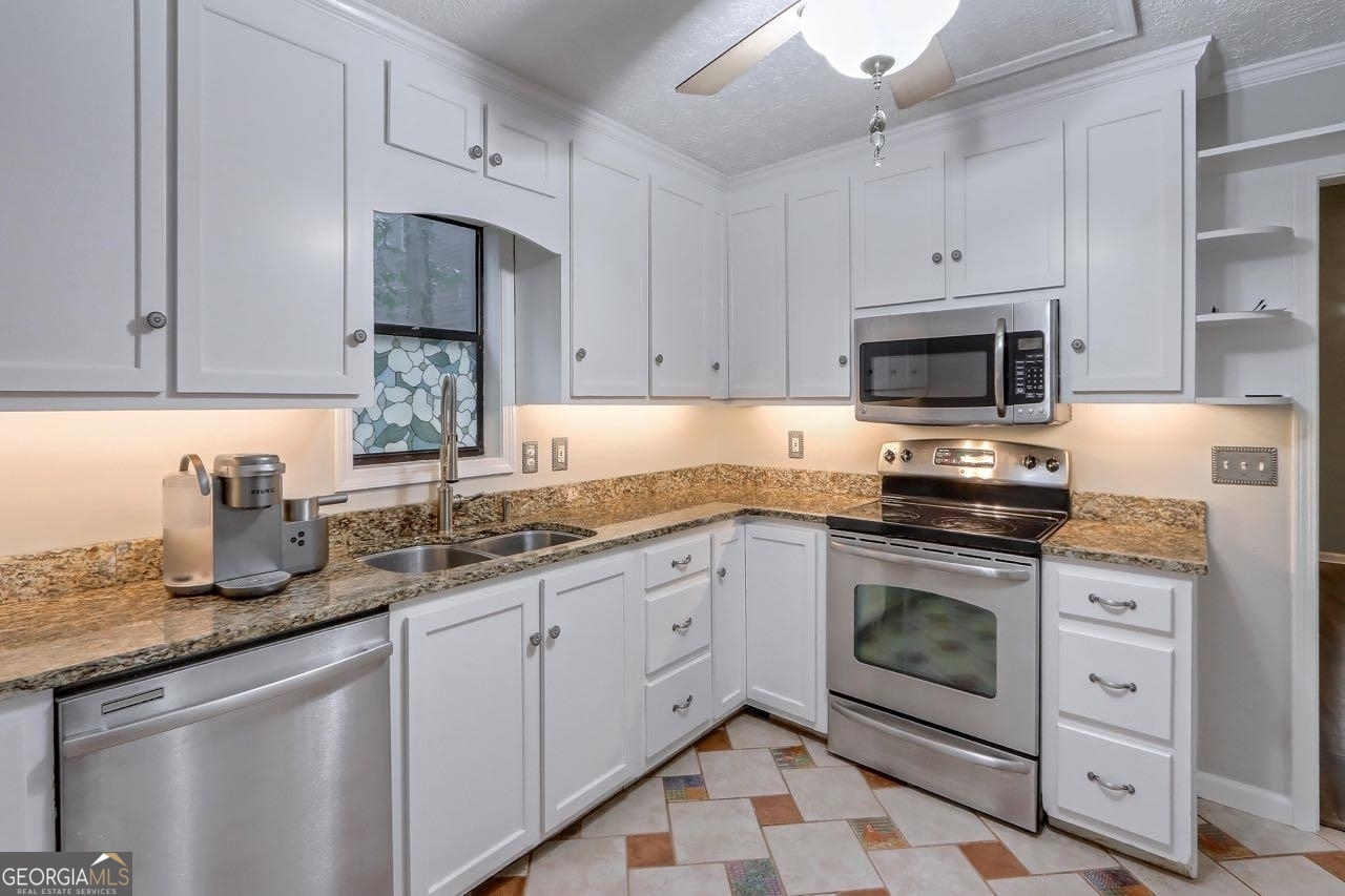 428 Riverlake Court Woodstock GA 30188