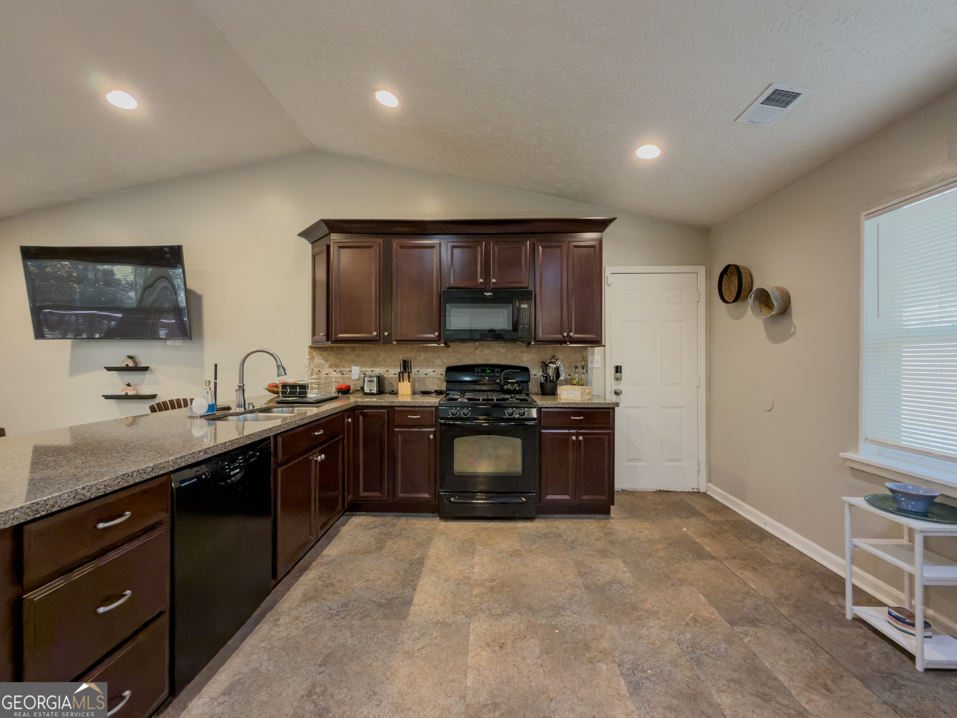 580 Pineland Circle SW Mableton GA 30126
