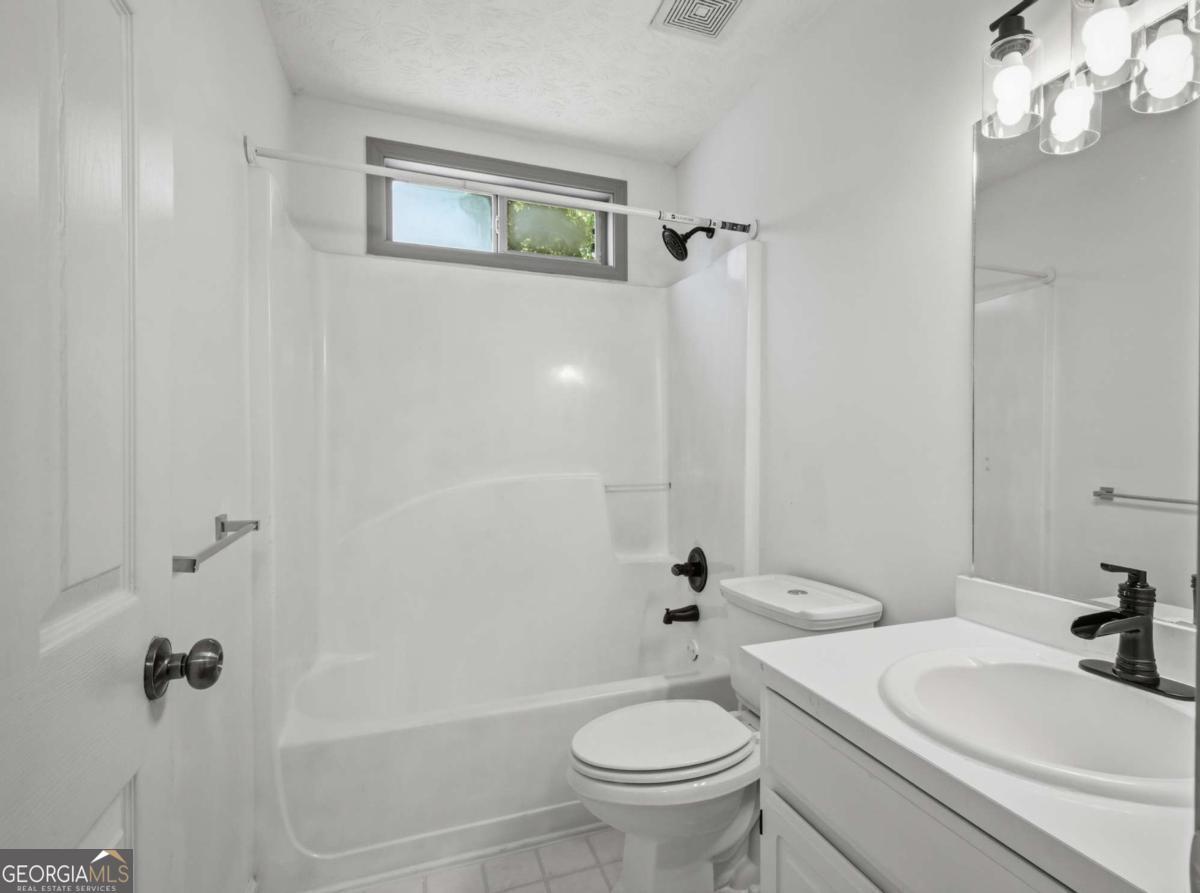 3989 Courtlin Cove NW Lilburn GA 30047