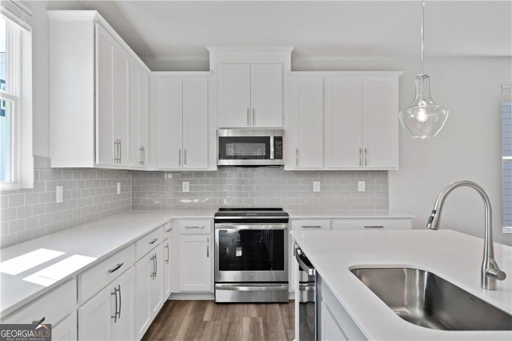 1359 Creek View Lane NW Atlanta GA 30318