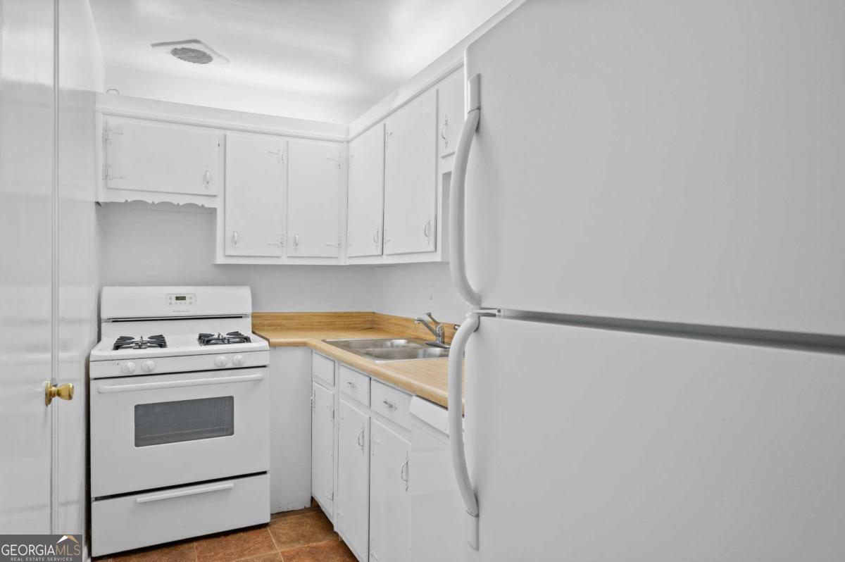 11 Peachtree Hills Avenue NE Atlanta GA 30305