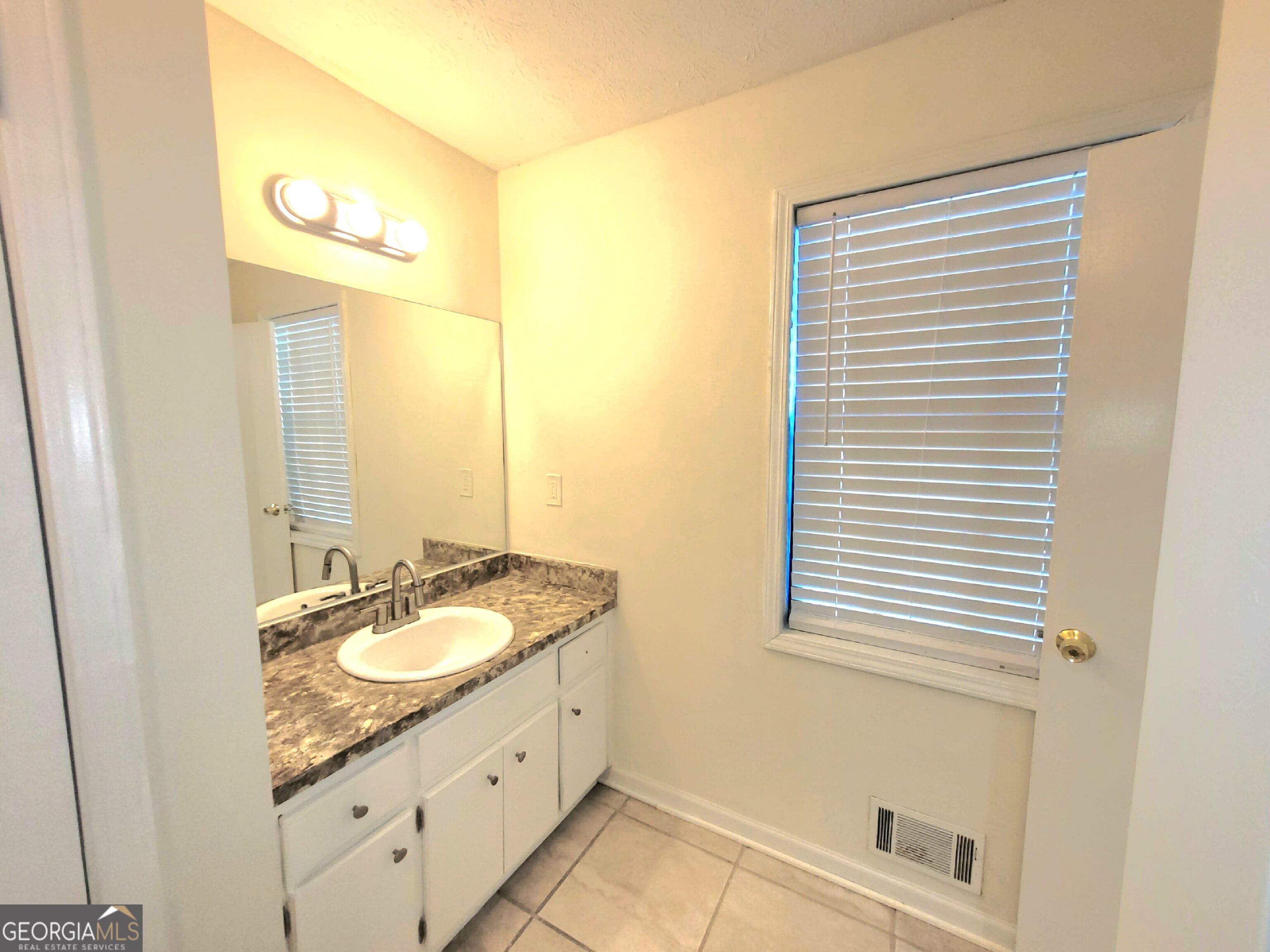 2716 Aruba Drive Powder Springs GA 30127