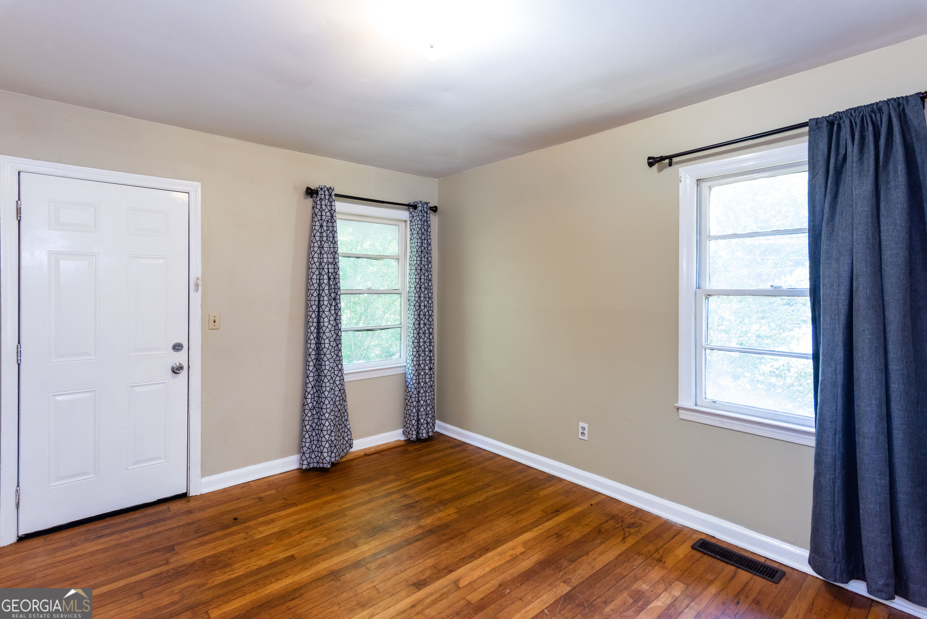 2982 Pearl Street East Point GA 30344