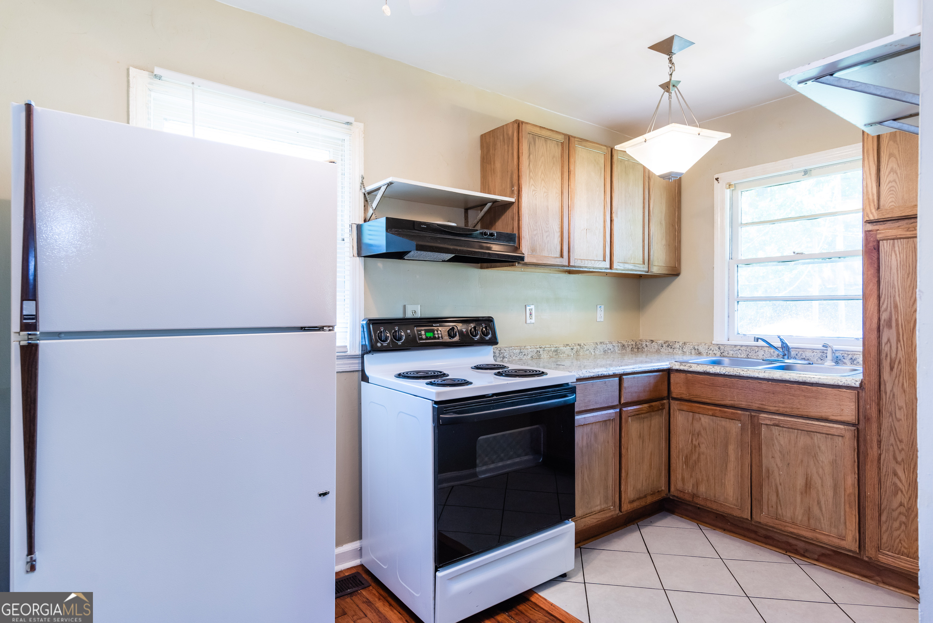 2982 Pearl Street East Point GA 30344