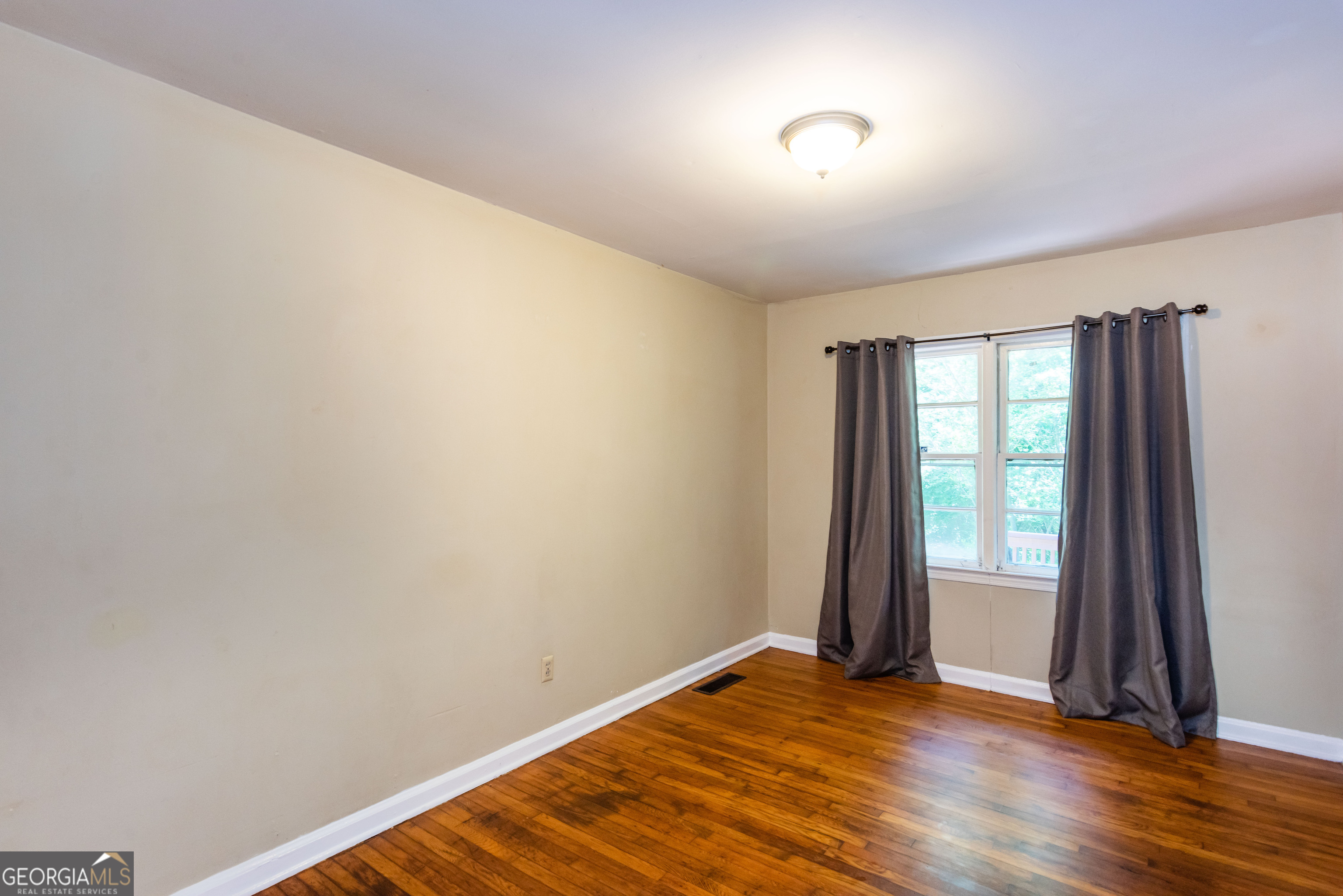 2982 Pearl Street East Point GA 30344