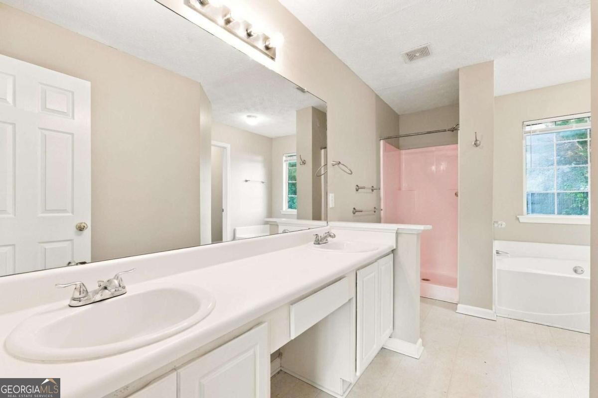 4502 Swan Trace Atlanta GA 30349
