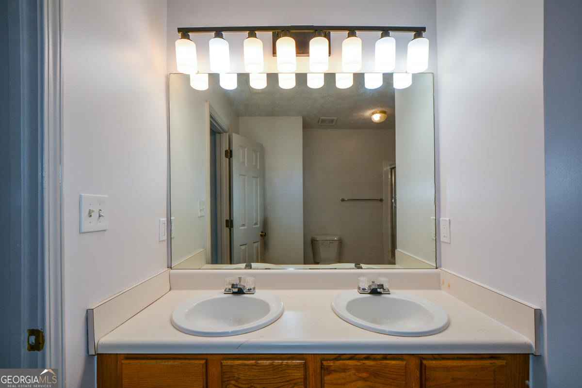 5460 Hampton Court College Park GA 30349