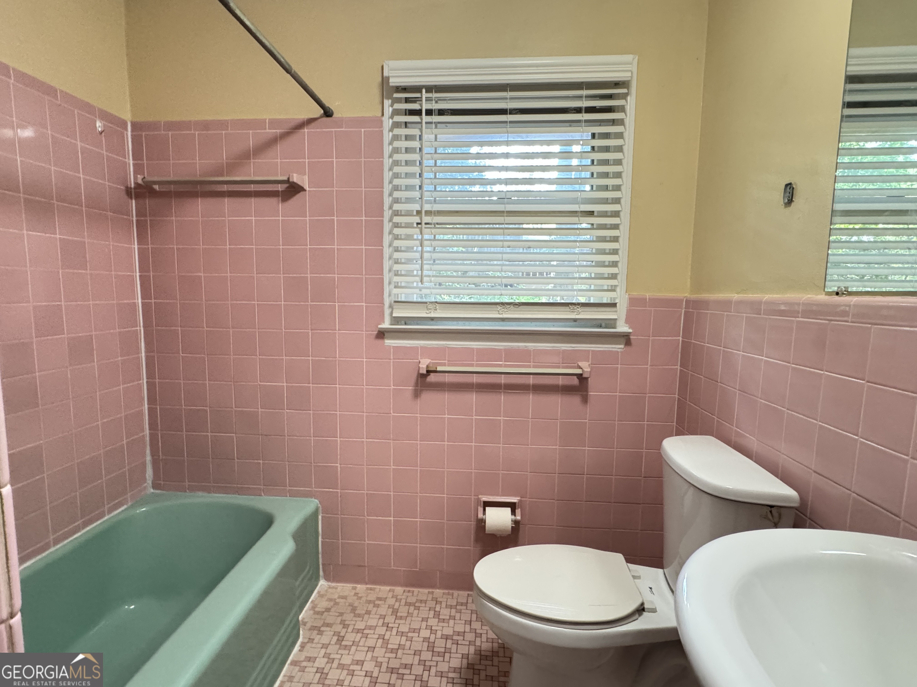 222 Pineview Drive Lawrenceville GA 30046