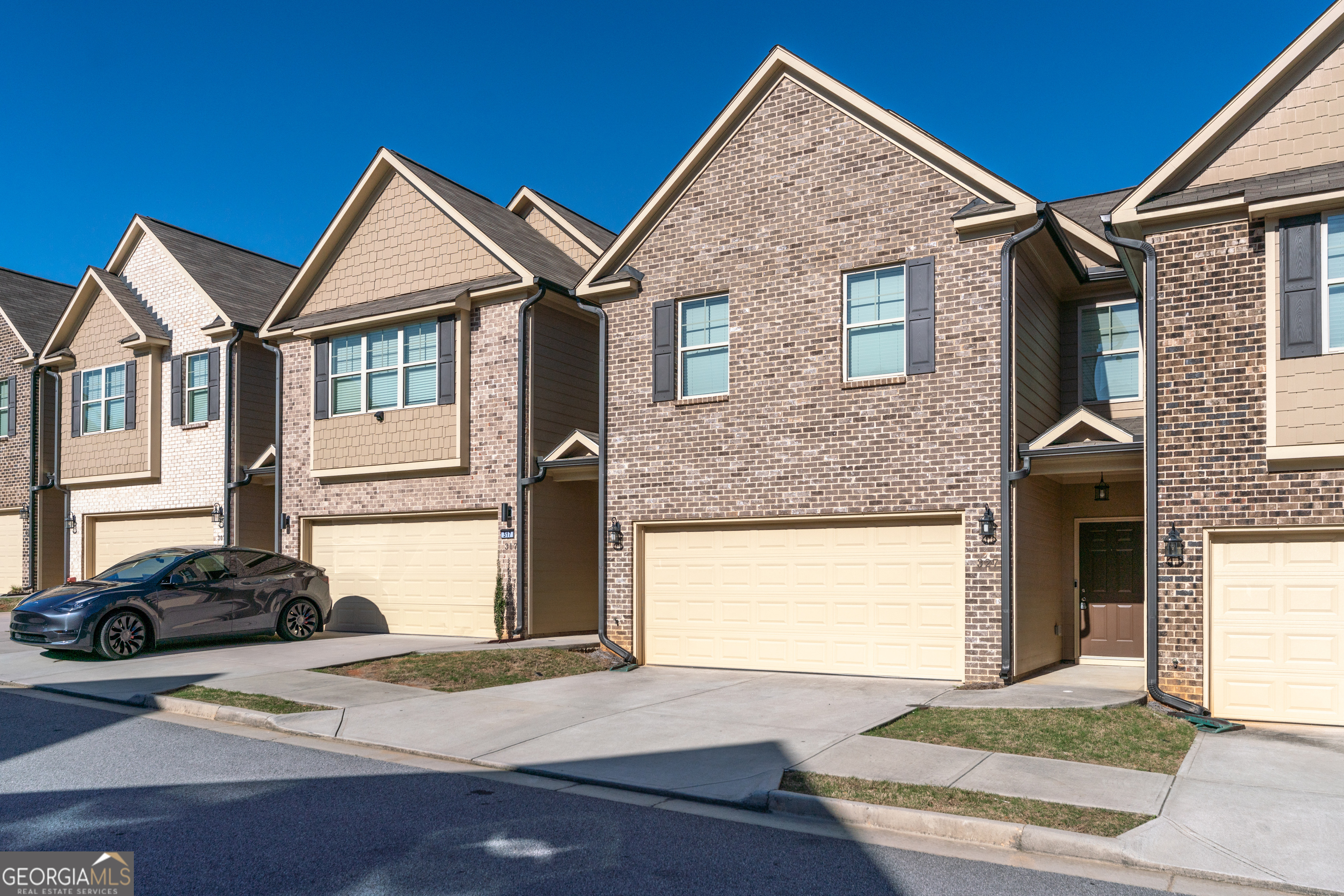 327 Cashes Court Lilburn GA 30047