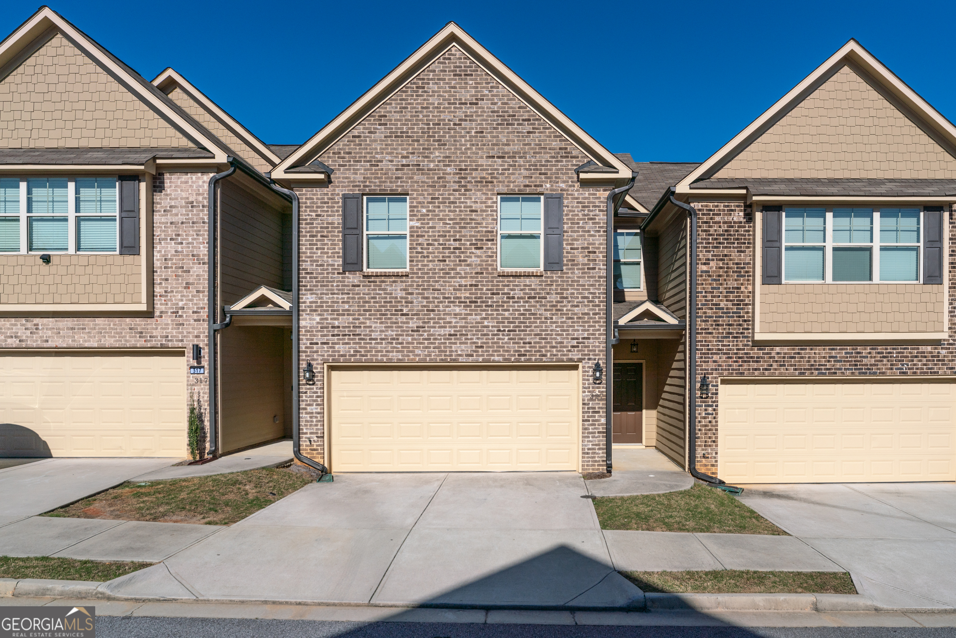 327 Cashes Court Lilburn GA 30047