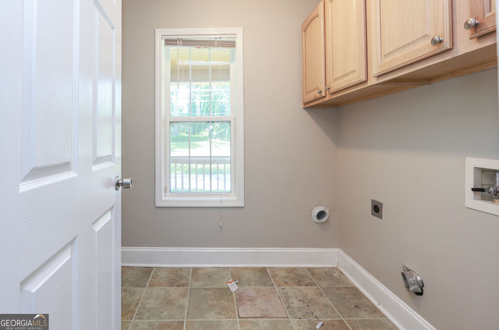 3873 King Edward Trail SW Atlanta GA 30331