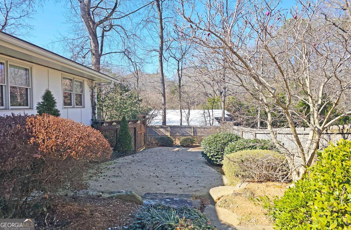1131 Milmar Drive NW Atlanta GA 30327