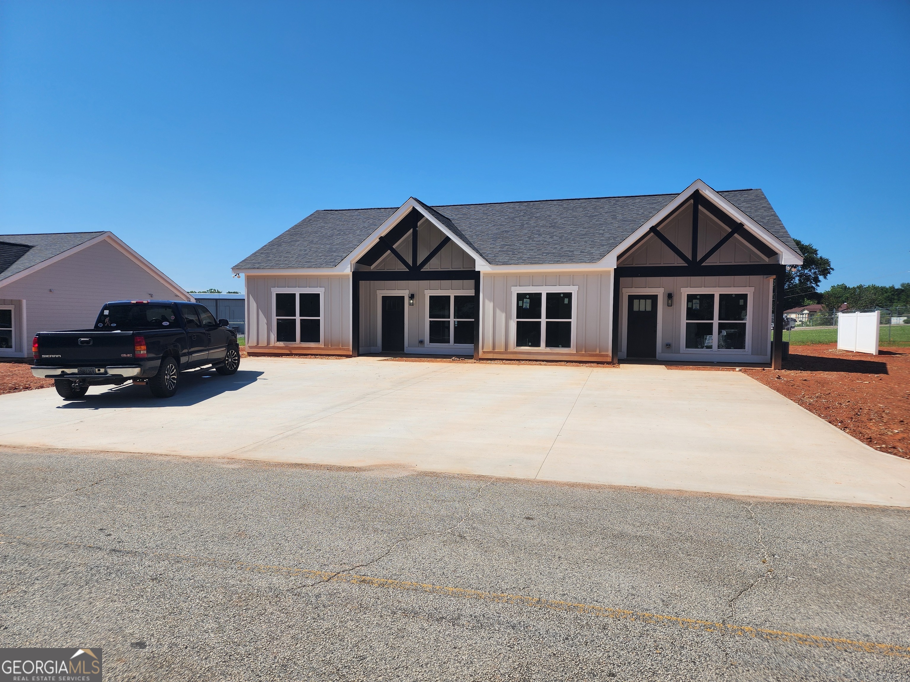 16,18,44,46,66 Clay Street Hartwell GA 30530