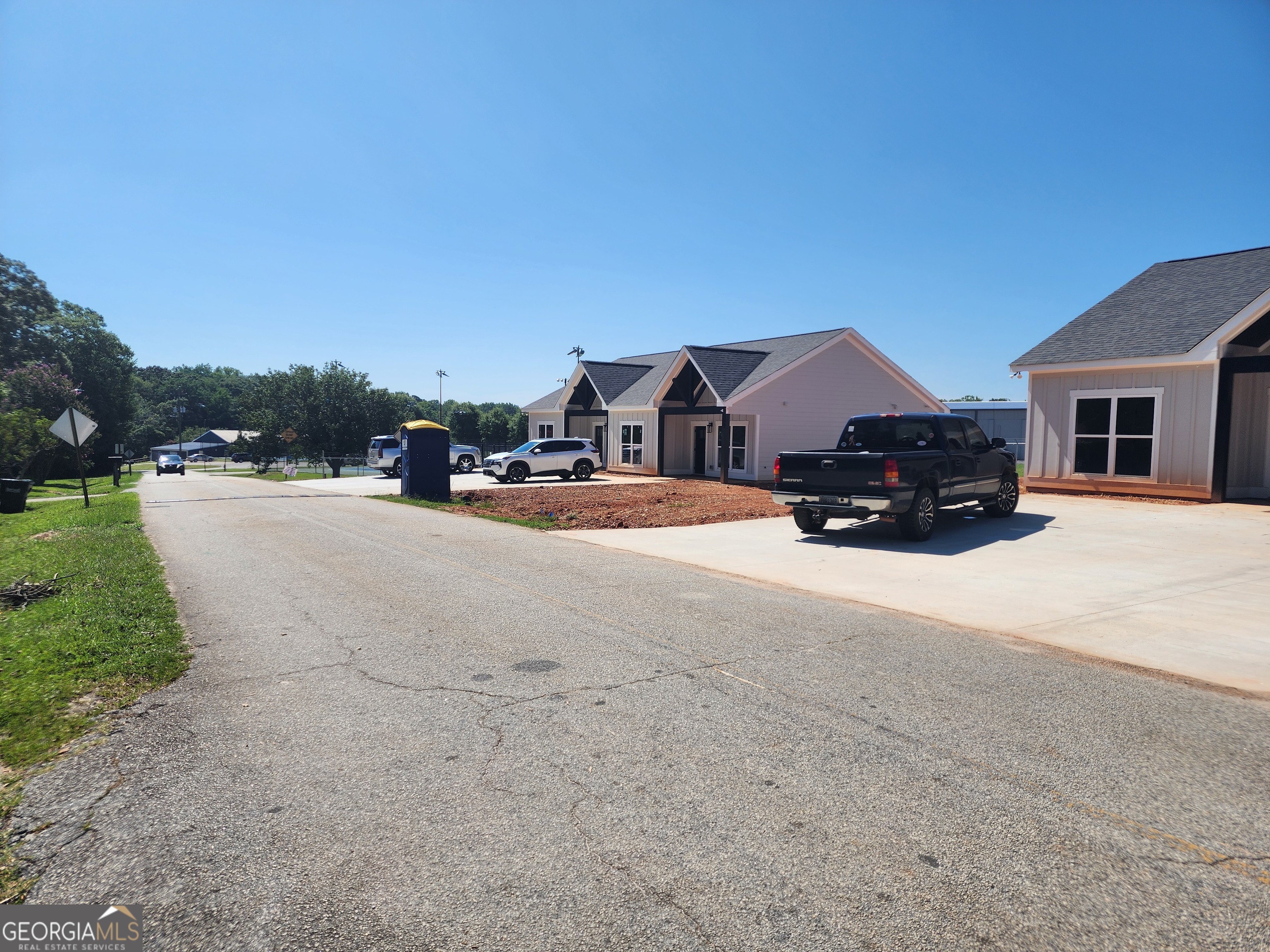 16,18,44,46,66 Clay Street Hartwell GA 30530