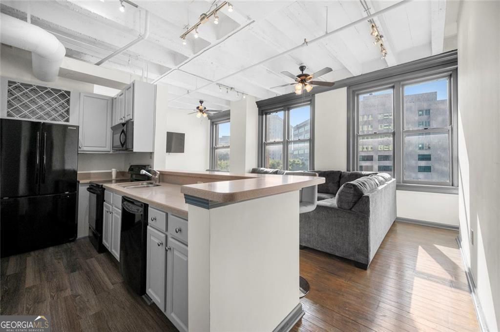 32 Peachtree Street NW Atlanta GA 30303