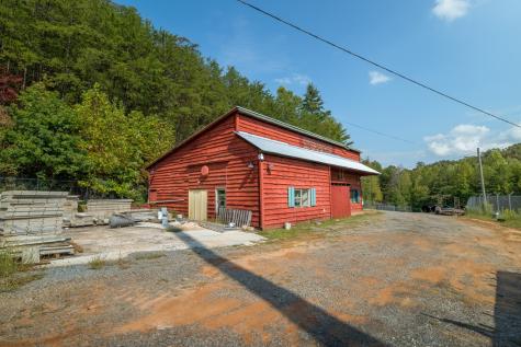 1328 Old Northcutt Road Ellijay GA 30540