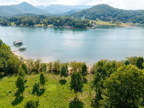 314 Lakeside Drive Hiawassee GA 30546