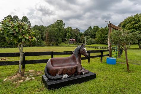 86 Stable Gate Drive Blairsville GA 30512