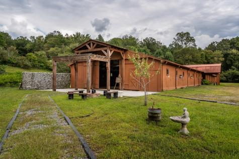 86 Stable Gate Drive Blairsville GA 30512