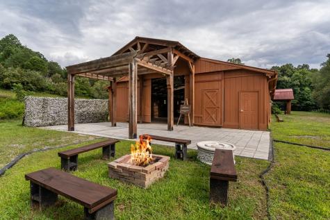 86 Stable Gate Drive Blairsville GA 30512