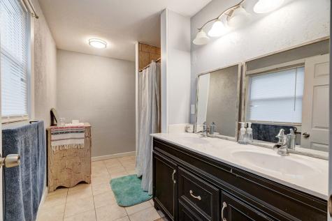 28 Weaver Street Mccaysville GA 30555