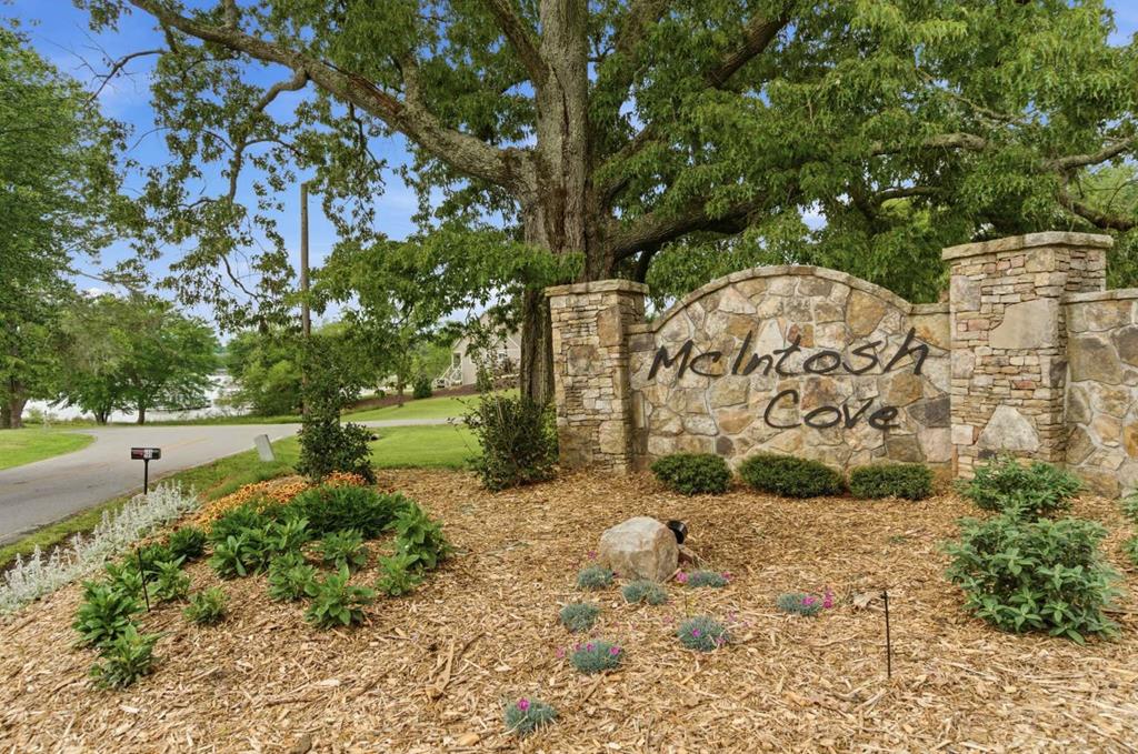 25 Mcintosh Circle Hayesville NC 28904