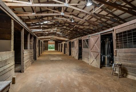 86 Stable Gate Drive Blairsville GA 30512