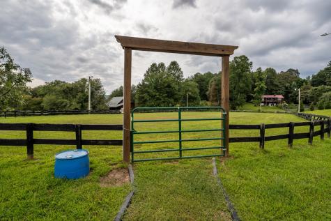 86 Stable Gate Drive Blairsville GA 30512