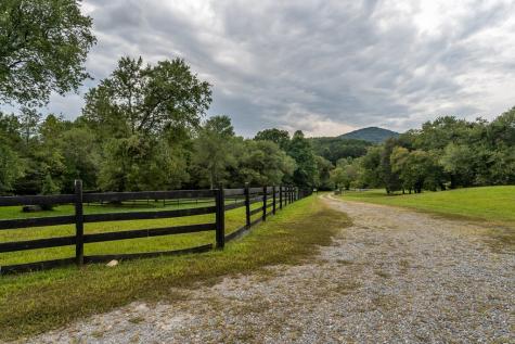 86 Stable Gate Drive Blairsville GA 30512