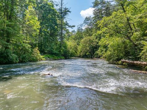 124R Red Oak Trail East Ellijay GA 30540