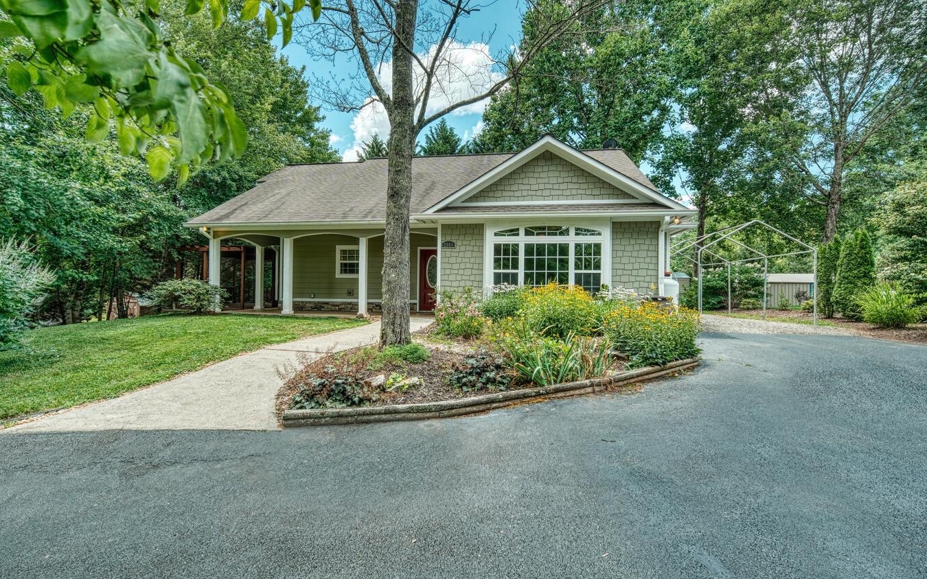 2501 Leisure Lane Young Harris GA 30582