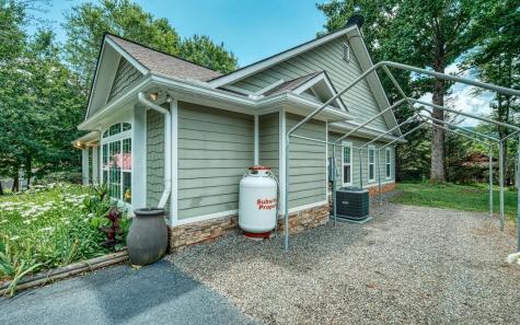 2501 Leisure Lane Young Harris GA 30582