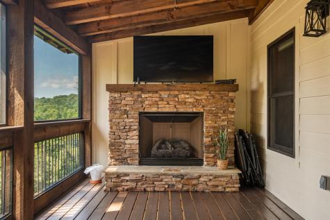 60 Weeks Lane Ellijay GA 30540