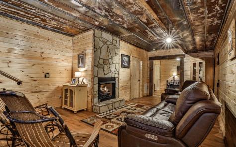 627 Walker Ridge Ellijay GA 30540