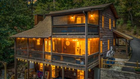 111 Windy Valley Spur Blue Ridge GA 30513