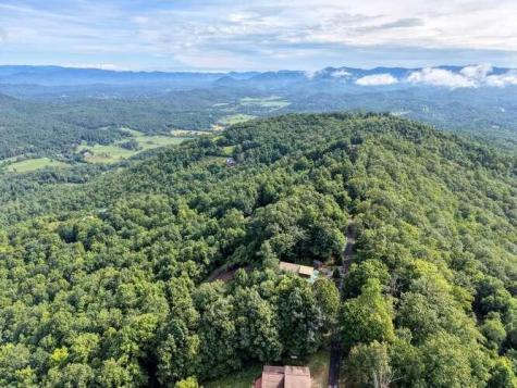 81 Grant Drive Brasstown NC 28902