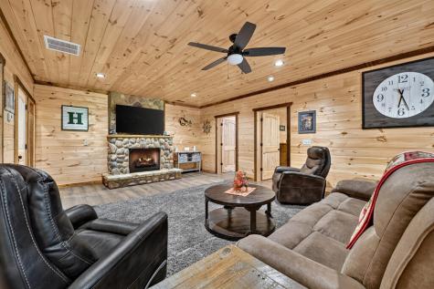 512 Star Creek Crossing Morganton GA 30560